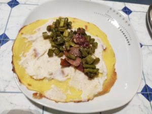 crespelle asparagi e speck